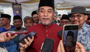 "Saya kembali kepada UMNO tanpa tuntutan," kata Khairy Jamaluddin