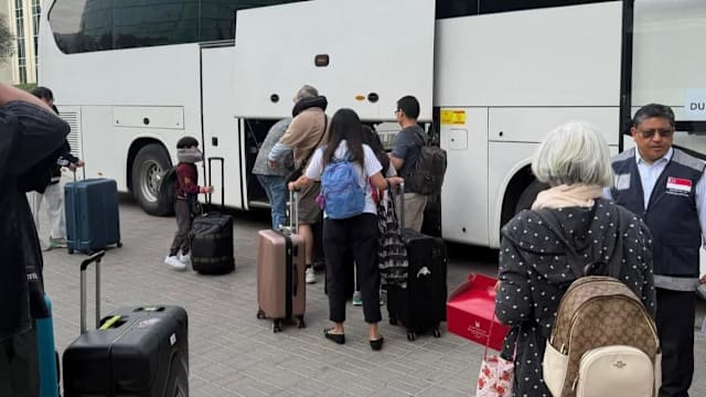 两批在阿联酋新加坡人启程阿曼 明天搭包机返新