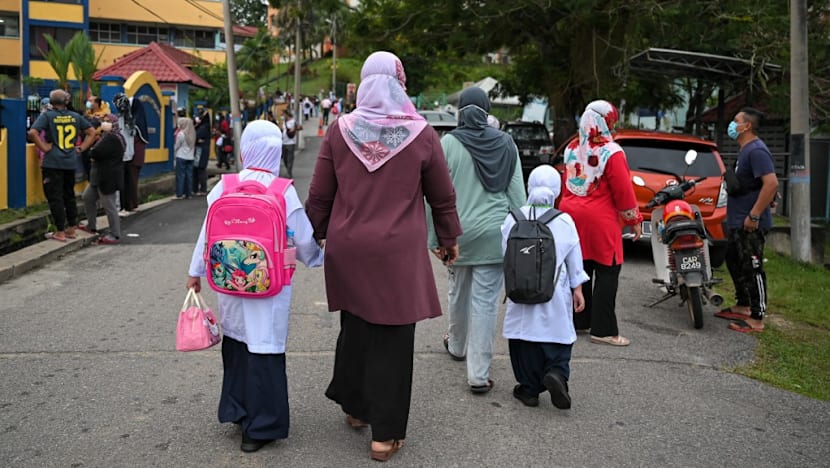 Around 6,000 students in Malaysia infected with influenza, prompting school closures Around 6,000 students in Malaysia infected with influenza, prompting school closures