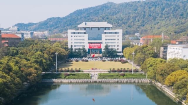 中国富豪大手笔 匿名捐母校逾1亿元