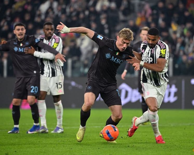 Juventus earn commanding win over injury-hit Napoli to close in on top four