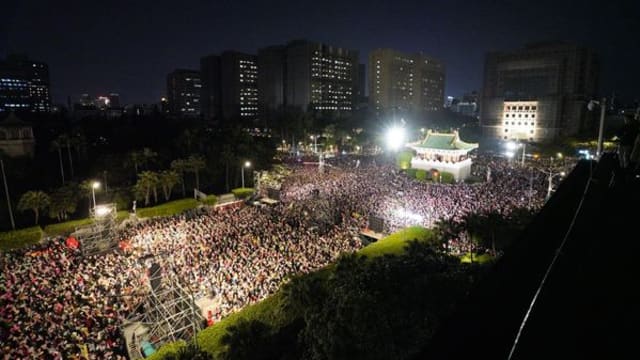 民进党凯道造势超时七分钟 现场人数逾20万人