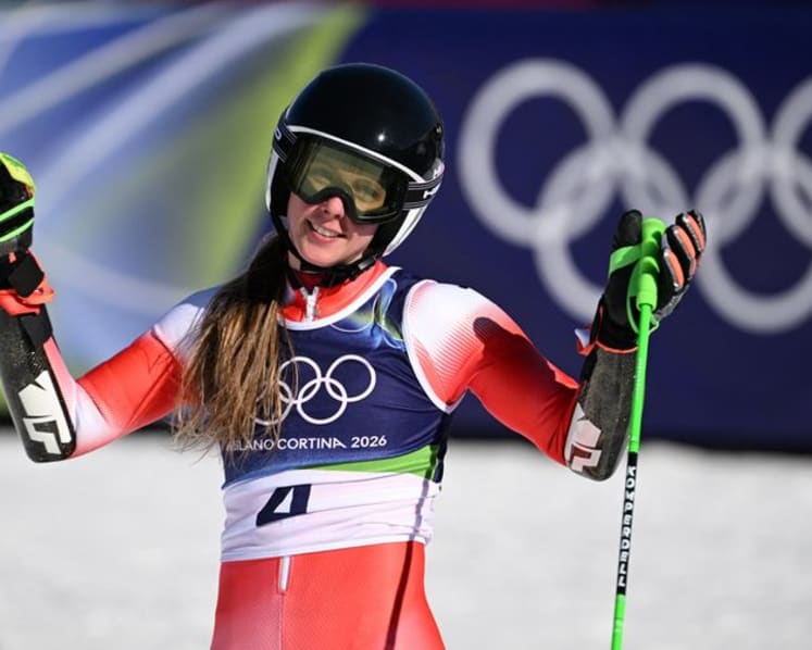 Alpine skiing-Women's GS sparks 'junior slope' jibe but Shiffrin praises piste's safety