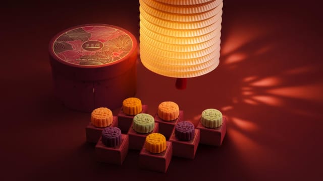 提灯笼尝月饼　与圣淘沙名胜世界共庆团圆