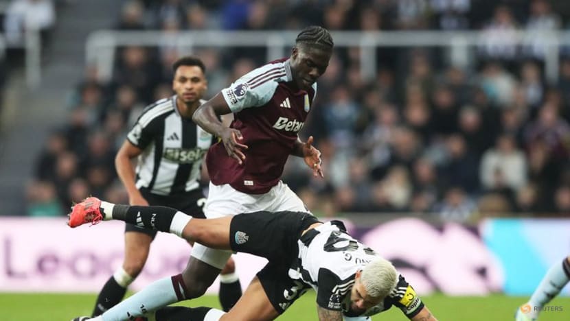 Newcastle crush 10-man Villa 3-0 after Duran sees red Newcastle crush 10-man Villa 3-0 after Duran sees red
