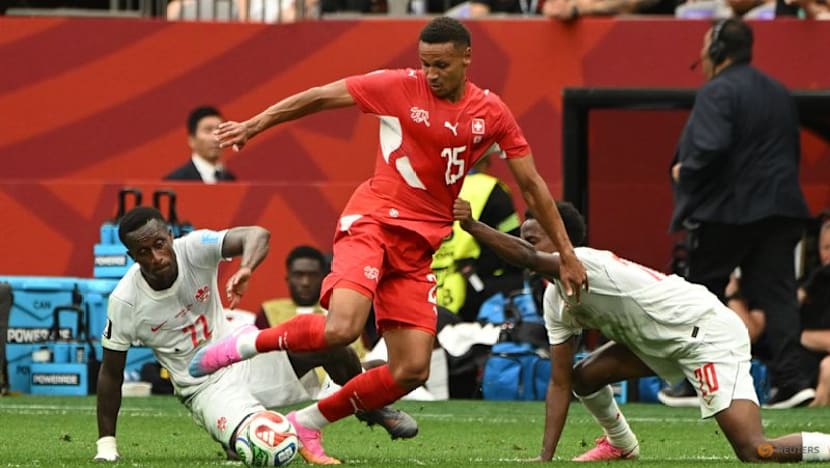 Switzerland make two changes, Algeria three for World Cup last-32 clash