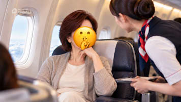 Flight Attendant Complains Famous Singer Acted Like She Was On Private Jet, Netizens Think It’s Tsai Chin