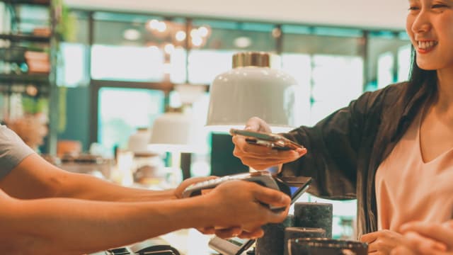 我国10月份零售销售指数年比微减0.1%