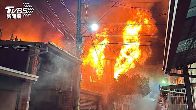 台湾除湿机疑酿火患 大火殃及八户住家一人送院