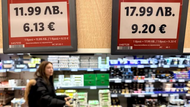 保加利亚正式启用欧元 民意呈两极趋势