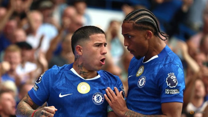 Pedro and Fernandez on target as Chelsea beat Fulham 2-0 Pedro and Fernandez on target as Chelsea beat Fulham 2-0