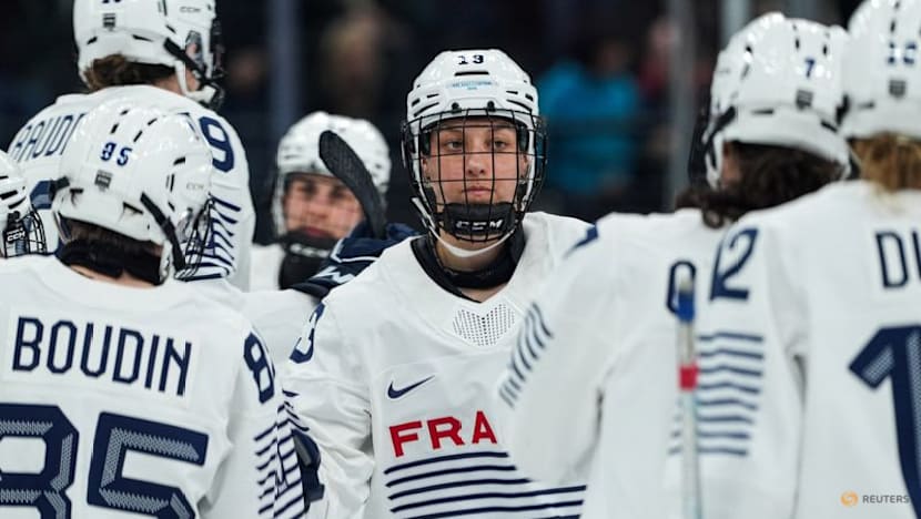 Underdog Italy earns first Olympic win as crowd supports side in arena's issue-free debut