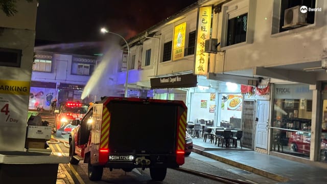 三巴旺店屋起火 大火熊熊燃烧