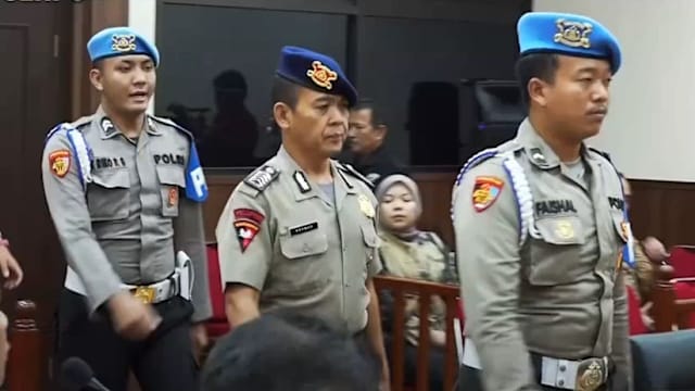 印尼雅加达警员驾镇暴车撞死骑士 被降职七年