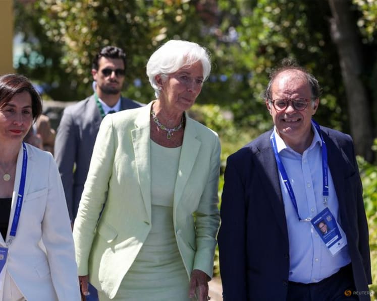 Analysis:AI hopes and fears dominate global central bank meet