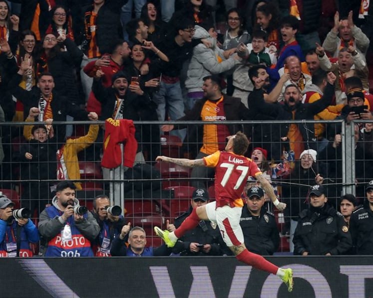 Galatasaray hammer 10-man Juventus 5-2 in Champions League playoff thriller