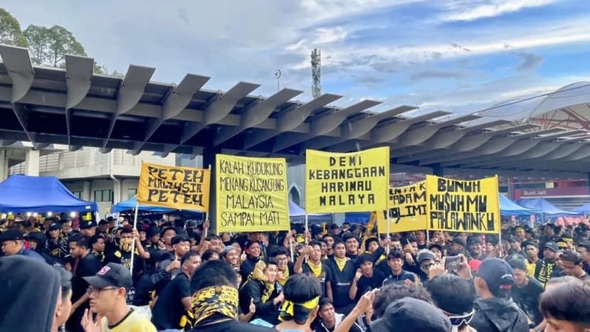 Piala AFF Mitsubishi Electric: Lebih 55,000 penyokong bola sepak M'sia & SG banjiri Stadium Bukit Jalil Piala AFF Mitsubishi Electric: Lebih 55,000 penyokong bola sepak M'sia & SG banjiri Stadium Bukit Jalil
