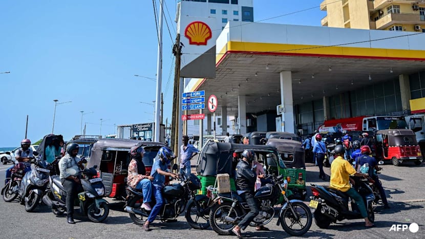 Sri Lanka announces four-day work week over fears war will drag