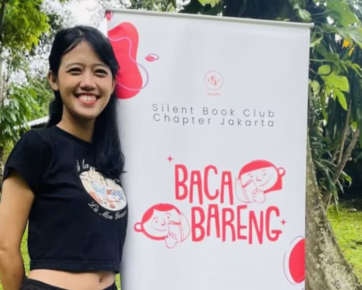 Silent but social: Jakarta book club that promotes quiet reading in public spaces draws fans