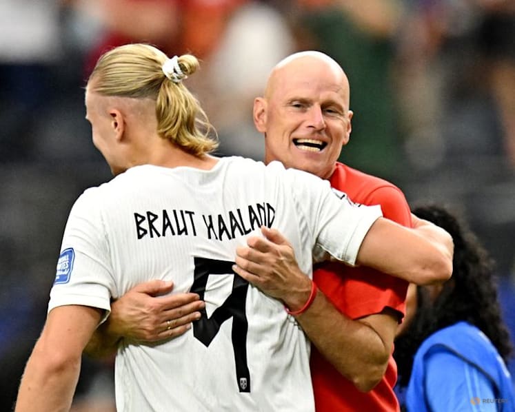 Solbakken endures sideline stress as Haaland steers Norway into World Cup last 16