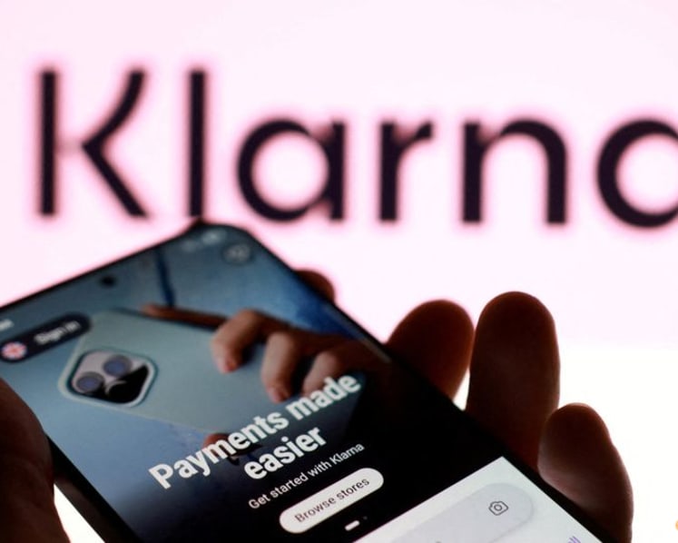 Sweden's Klarna swings to loss as fast growth hikes costs, shares fall 23%