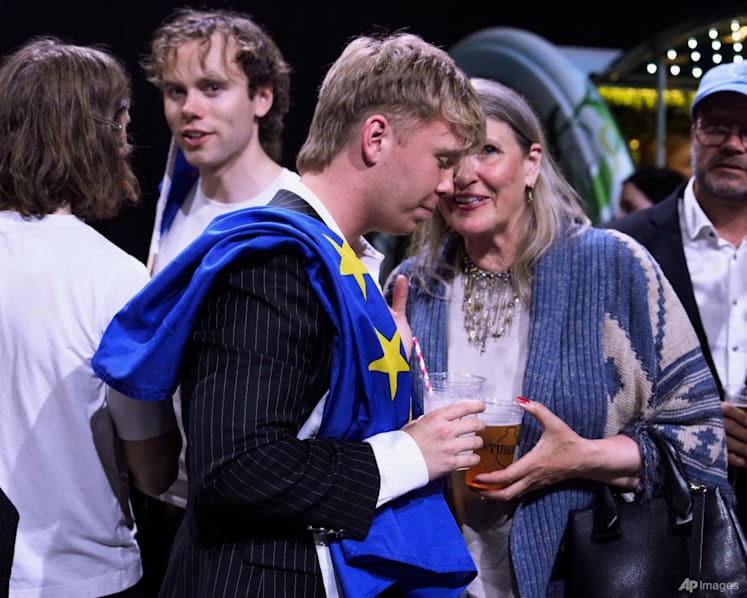 Icelanders reject EU-accession talks, broadcaster RUV reports Icelanders reject EU-accession talks, broadcaster RUV reports