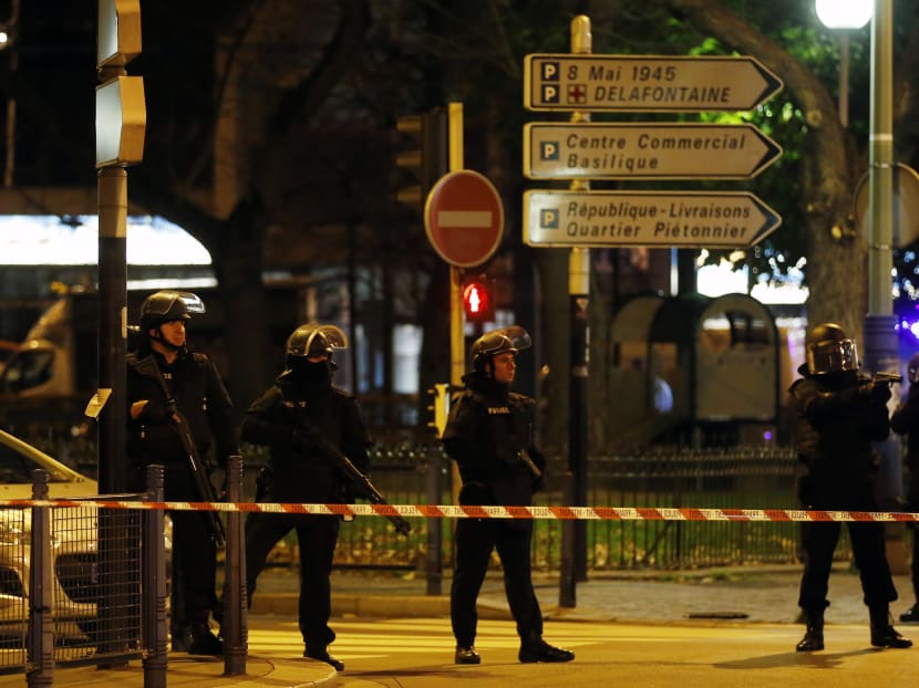 Two dead, seven arrested in Saint-Denis raid targeting Paris attack mastermind