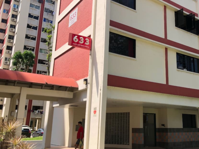 A man was found dead at Block 633, Ang Mo Kio Avenue 6, on Sunday (Oct 27).