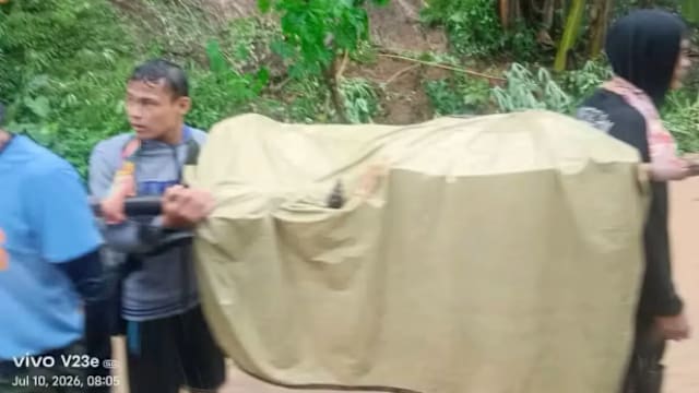 台风巴威吹袭菲律宾 豪雨引发土崩致五人死
