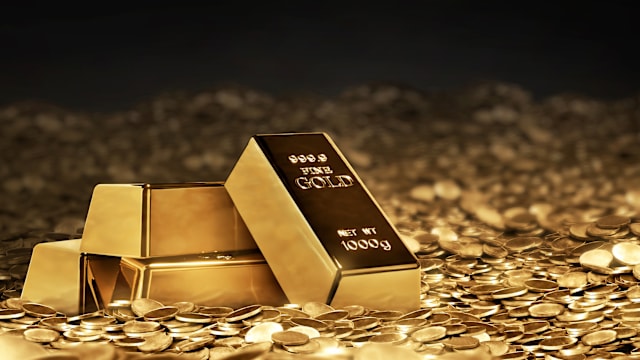 国际金价狂涨后暴跌 我国大批民众排队买金