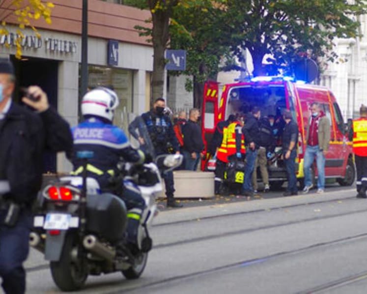 France raises its alert level to maximum after Nice knife attack