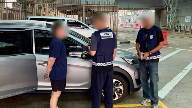 陆交局严打非法跨境载客  去年中至今扣逾250辆车