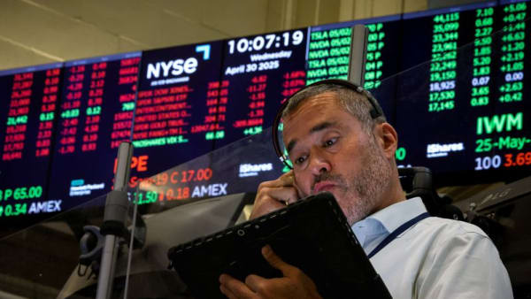 Wall Street jumps on tech boost, yen slides on BOJ gloom - Channel News Asia (Picture 2)