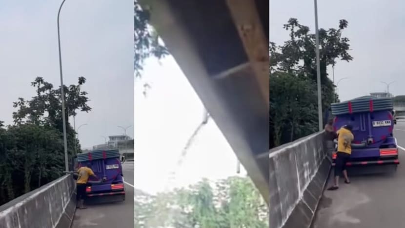 Viral warga pergoki truk buang tinja ke Sungai Ciliwung, apa alasan sopir?