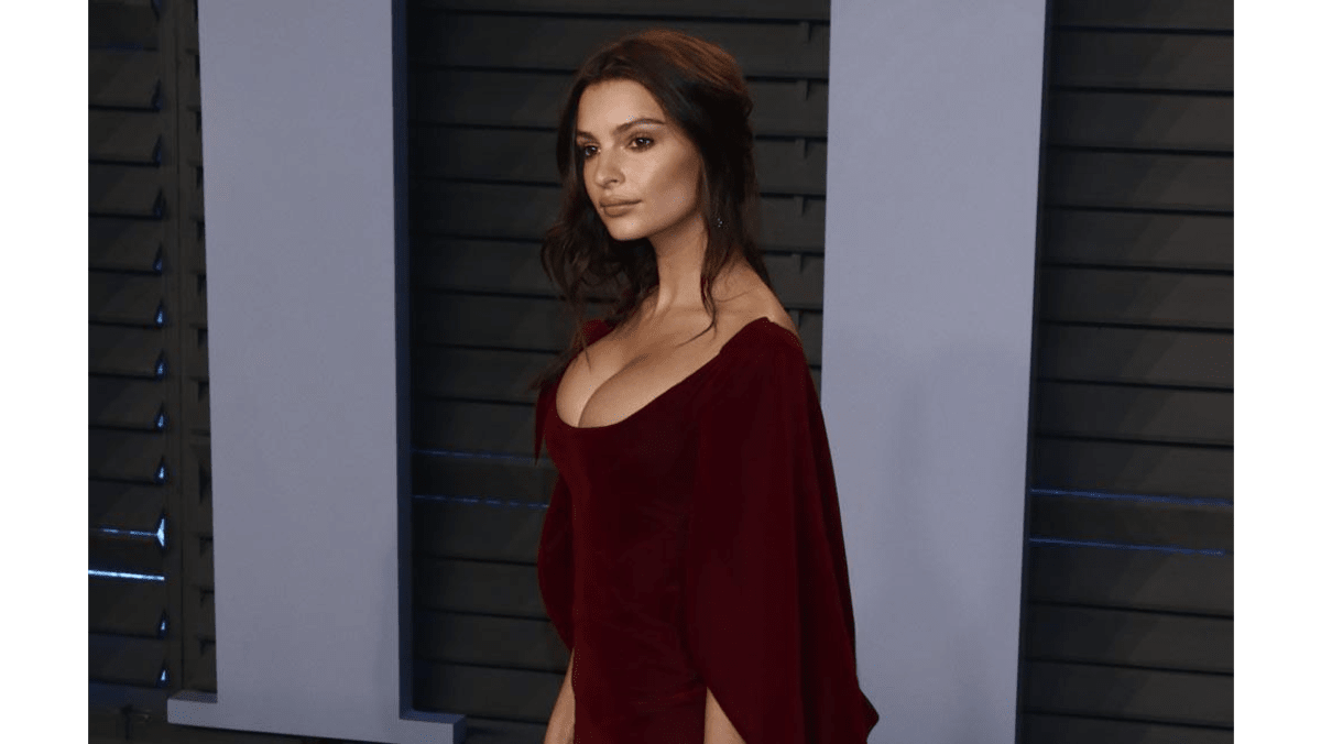 Emily Ratajkowski had bad hair days 8days