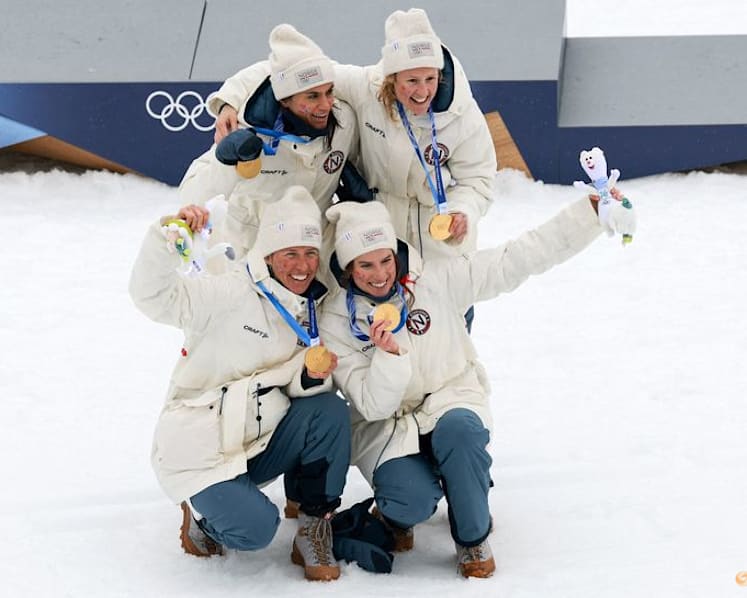 Crosscountry-Norway win women's relay, Sweden fight back to take silver