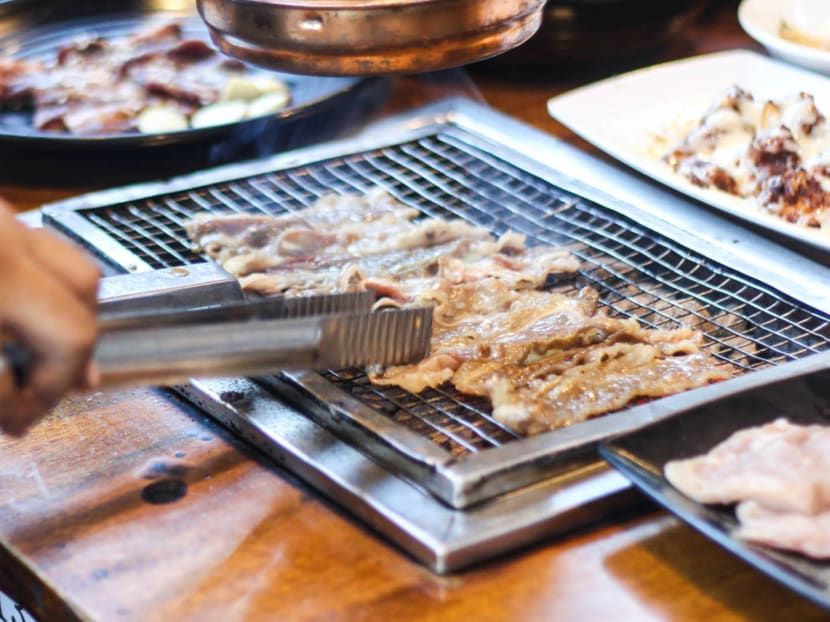 How to get rid of the smell of smoke on your clothes and freshen up after a Korean BBQ meal