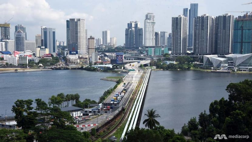 Singapore working with Malaysia to allow vaccinated travellers to cross land border via other transport modes Singapore working with Malaysia to allow vaccinated travellers to cross land border via other transport modes