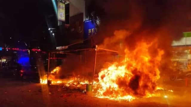 马国烟火摊起火爆炸案 两人遭警方逮捕