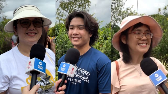 信徒见方济各难掩激动落泪 盼他身体健康