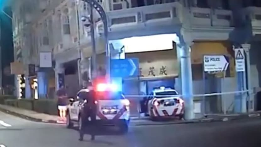 Lelaki ditahan, kereta bertembung kenderaan polis dan rempuh rumah kedai Lelaki ditahan, kereta bertembung kenderaan polis dan rempuh rumah kedai