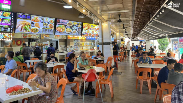 天价咖啡店餐饮价格不如想象中贵 业者：摊贩有困难可私下谈