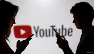 மாணவர்களுக்கு மன நெருக்கடி கொடுத்த YouTube, Snap, TikTok - பள்ளிக்கு இழப்பீடு