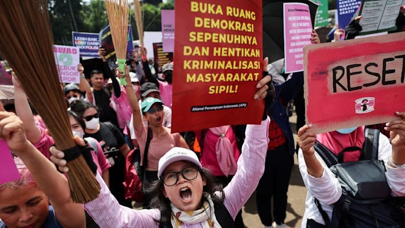 Komentar: Reshuffle oleh Prabowo tak cukup pulihkan dampak akibat protes di Indonesia