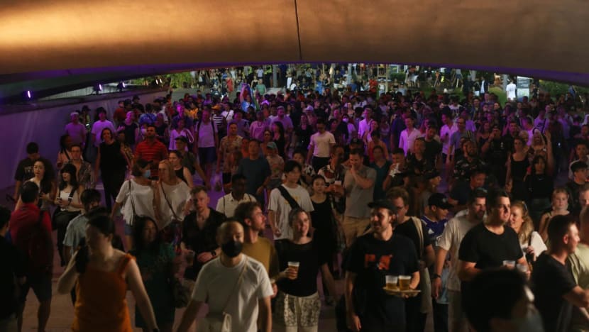 Singapore F1 night race 2022 sets record attendance of 302,000 fans