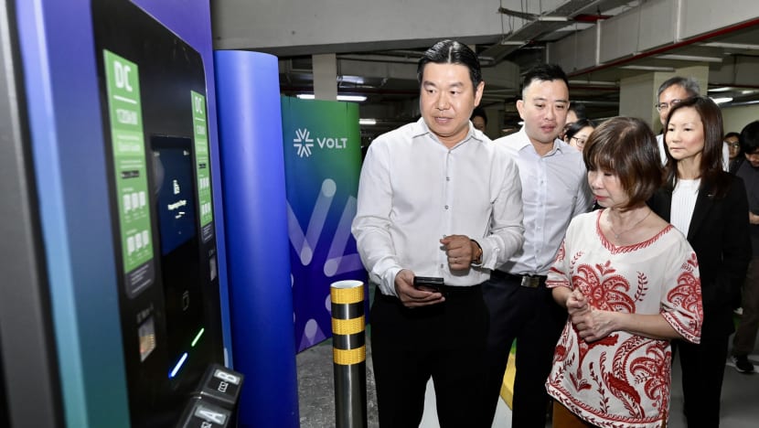 Stesen pengecas EV dibuka di Pusat Sivik Woodlands Stesen pengecas EV dibuka di Pusat Sivik Woodlands