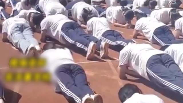 烈日下上体育课 中国多名学生被地面烫伤