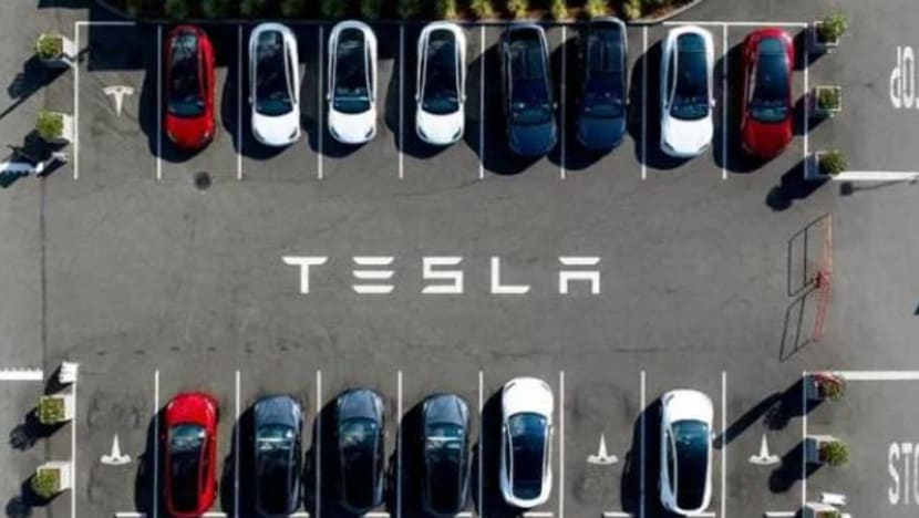 Tesla tarik balik 2 juta kenderaan di Amerika atas isu keselamatan 'autopilot'