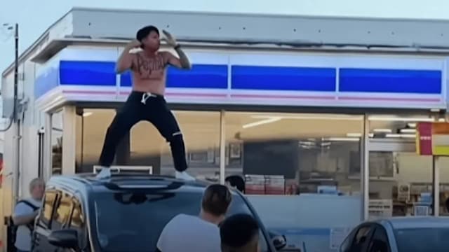 泰国网红赤膊富士山下车顶跳舞 日媒：泰国的耻辱