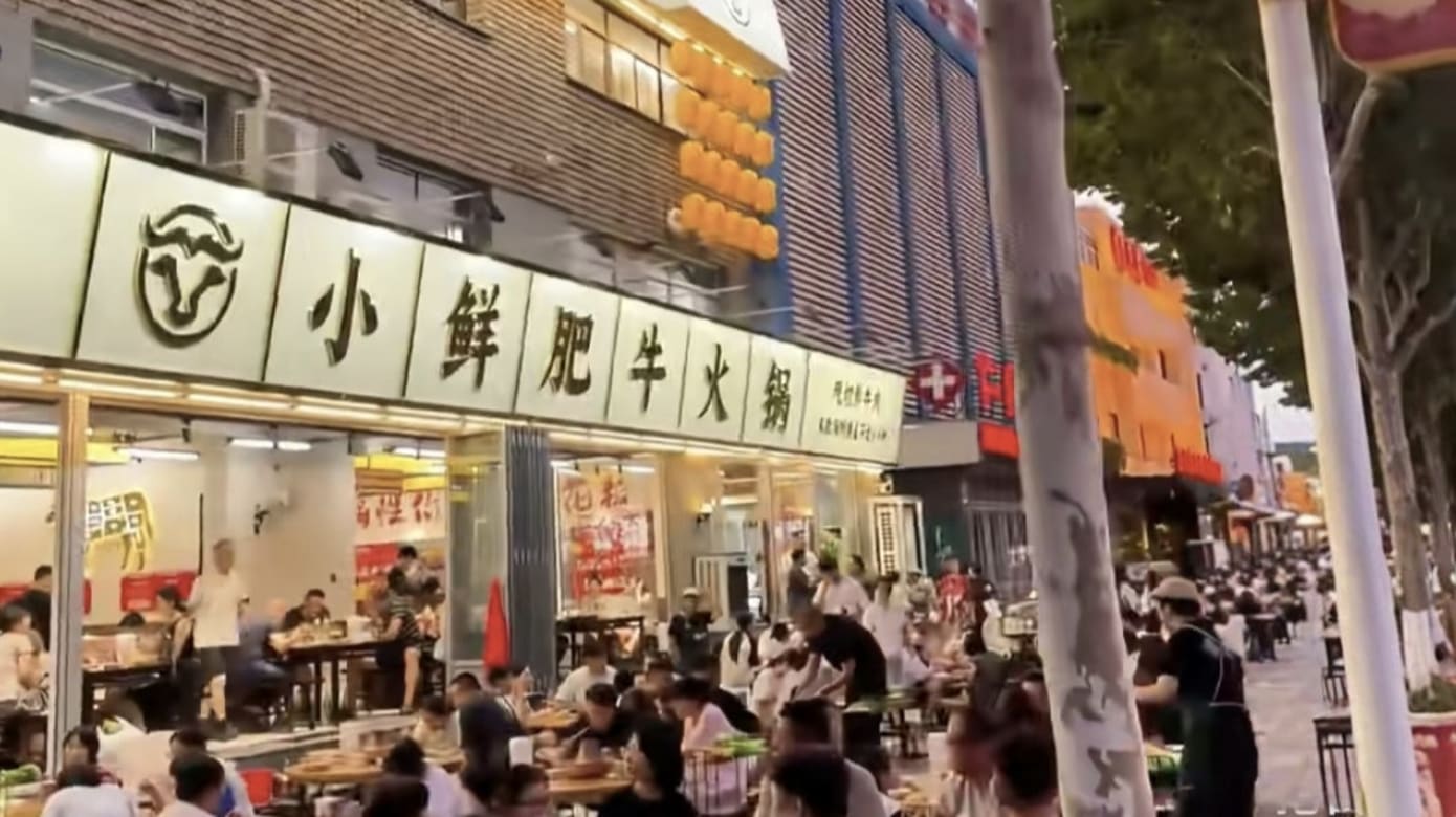 山东火锅店误将燃料倒进锅致11人送院 经理试吃后也吐